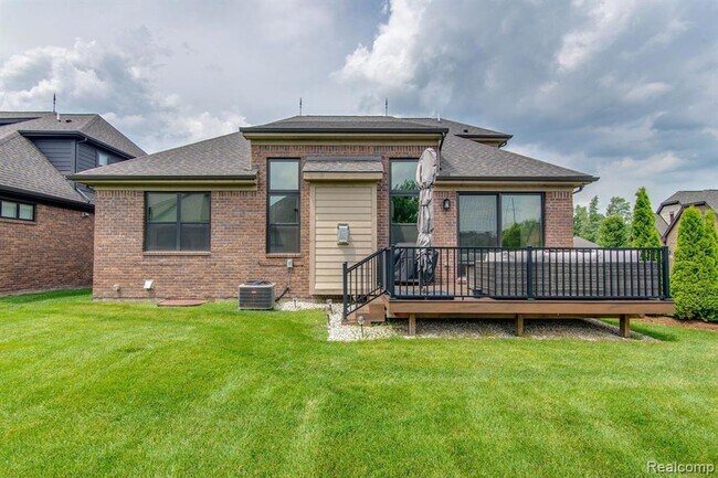 Building Photo - 53081 Enclave Cir