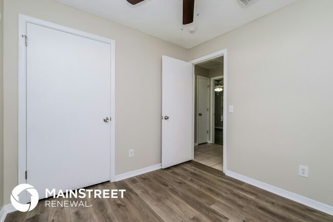 Building Photo - 1130 Foxwood Dr