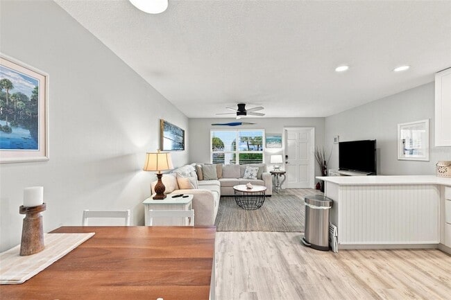 Building Photo - 7151 Sunset Way