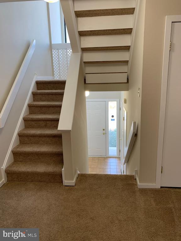 Building Photo - 468 Lynetree Dr