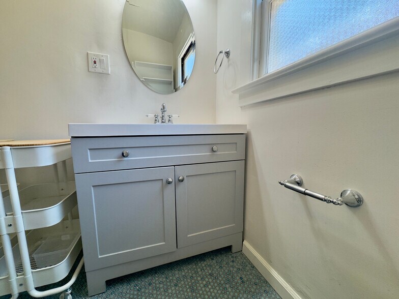 Building Photo - 2309 Derby St