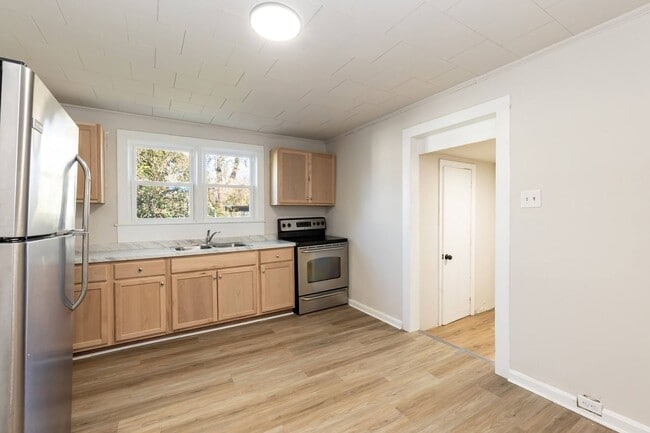 Building Photo - Renovated Two bedroom Home!