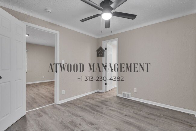 Building Photo - This beautifully updated 4-bedroom, 1-bath single-family home is ready for move-in!