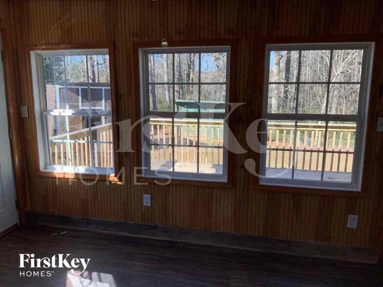 Building Photo - 518 Rebecca St