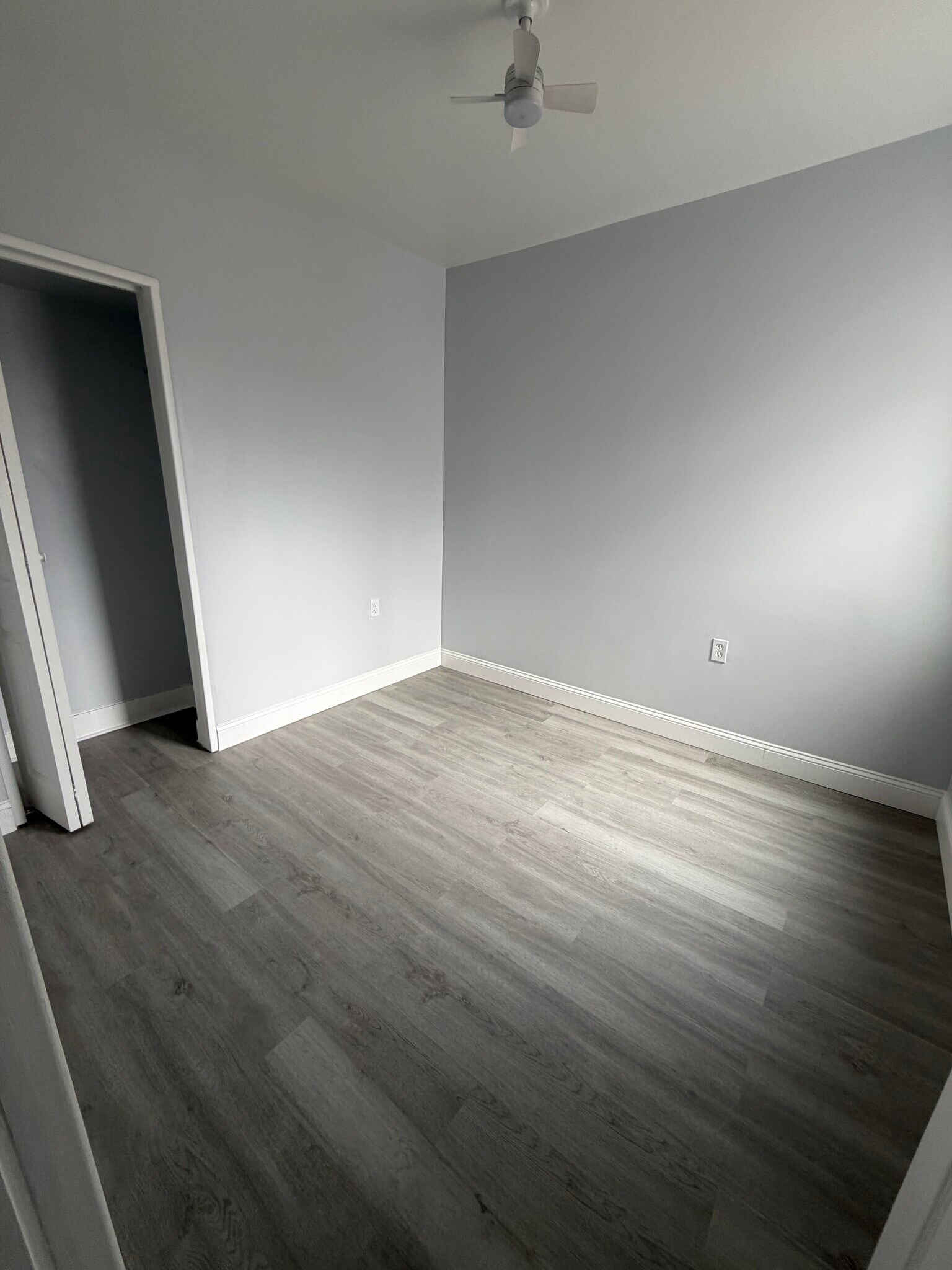 Building Photo - 644 E Madison St