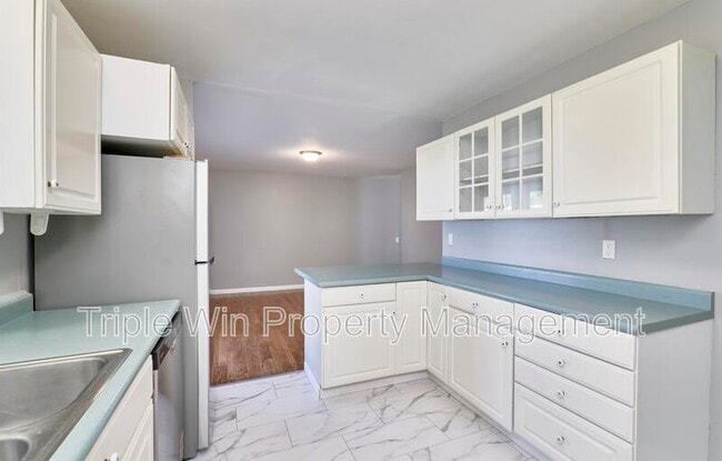 Building Photo - 1405 Willowbrook Dr