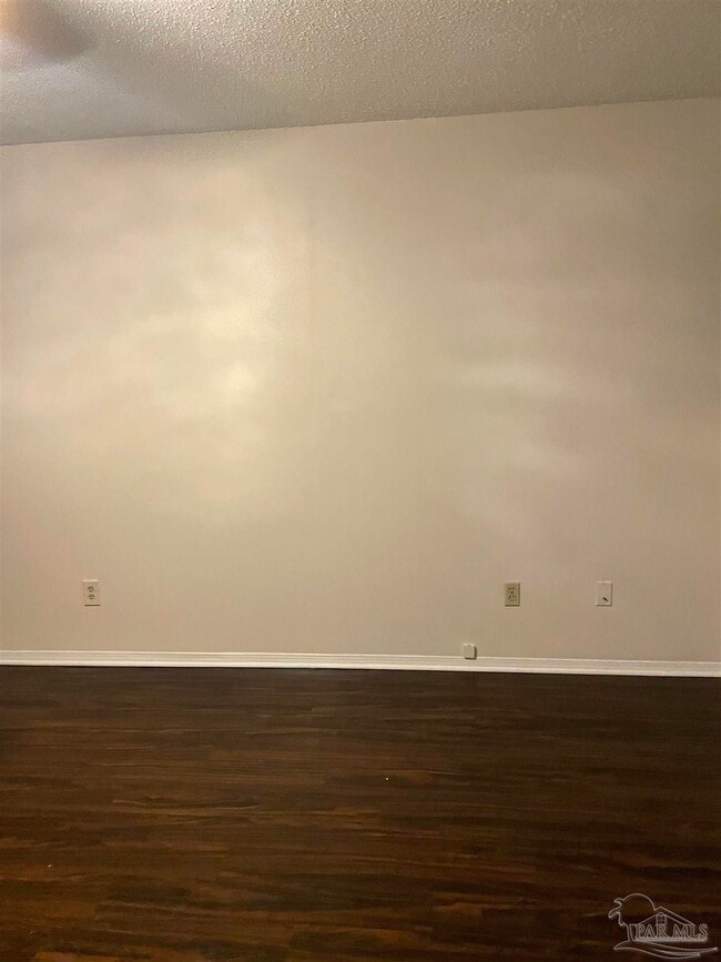 Building Photo - 10049 Hillview Rd