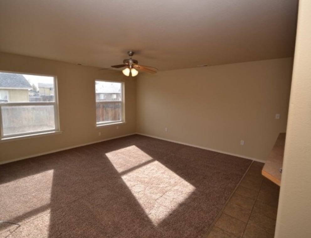 Building Photo - 1113 E 6th S