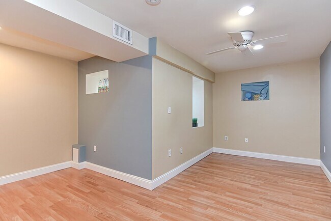 Building Photo - 10 Hancock St