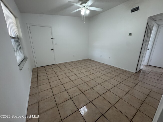 Building Photo - 39 Cedar Ave