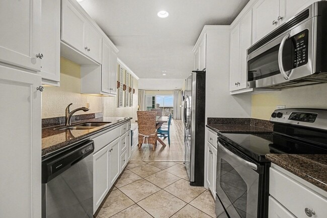 Building Photo - 7000 Seawall Blvd