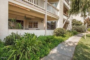 Building Photo - 653 Oak Run Trl