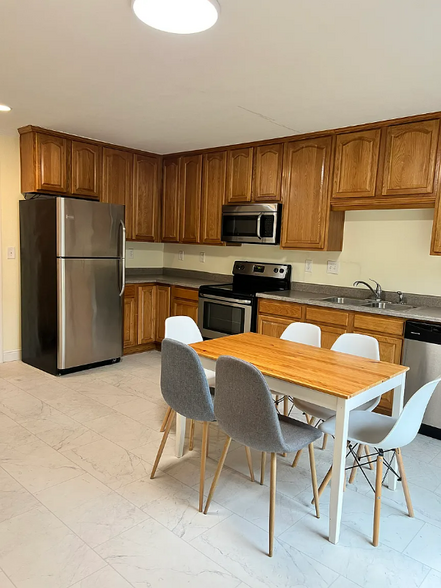 Building Photo - 6522 Maywood Ln