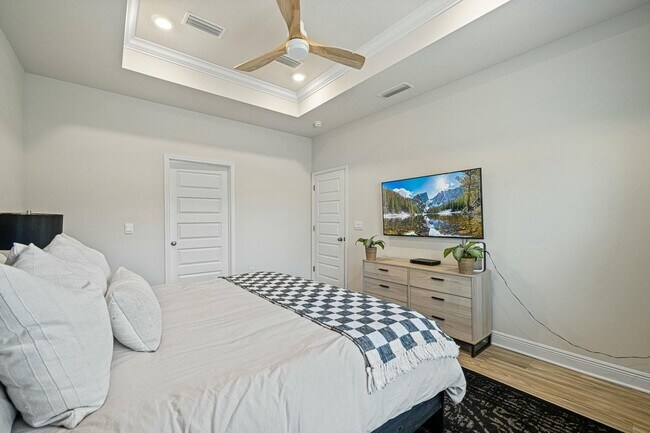 Building Photo - Modern Comfort Meets Scenic Serenity – 4 B...