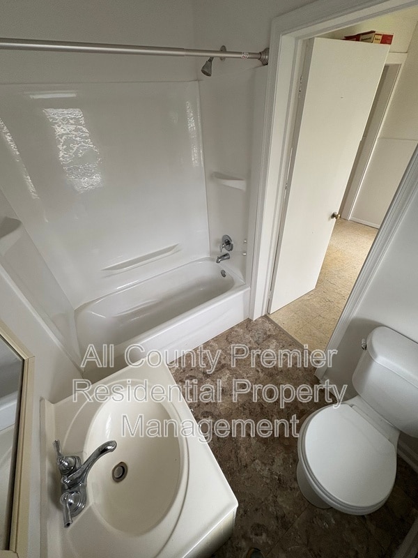 Building Photo - 723 Sampson Ave