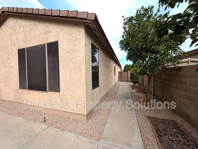 Building Photo - 410 N Bell Pl