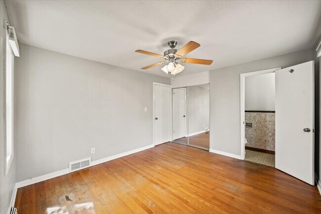 Building Photo - 4603 S Willis Ave