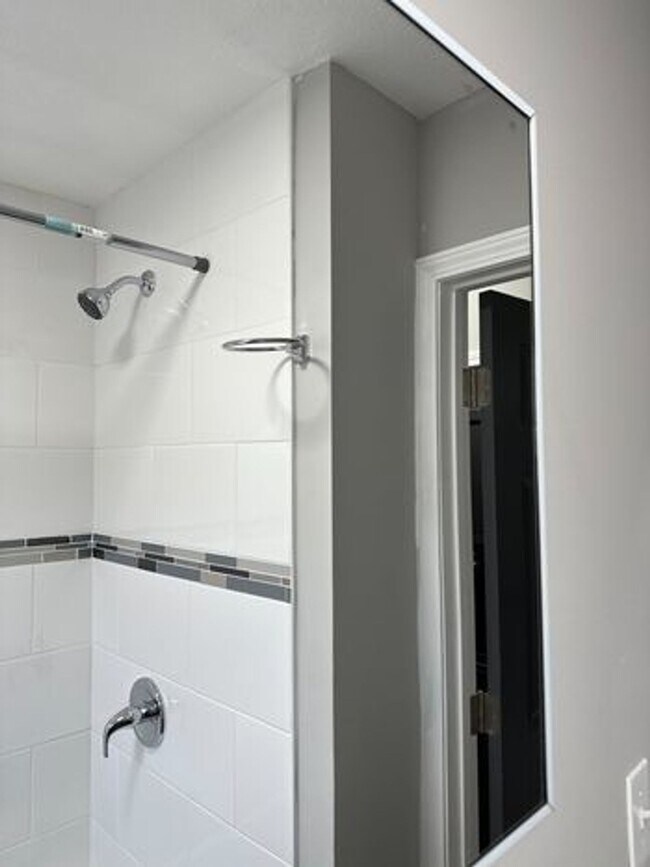 Building Photo - Irvington Living II: Renovated Comfort in ...