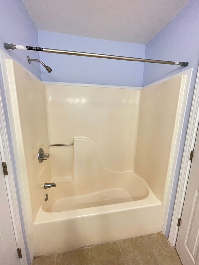 Building Photo - Mill Creek - Updated 2br 2ba garden-style ...