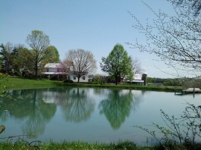 Building Photo - 2839 Uniontown Rd