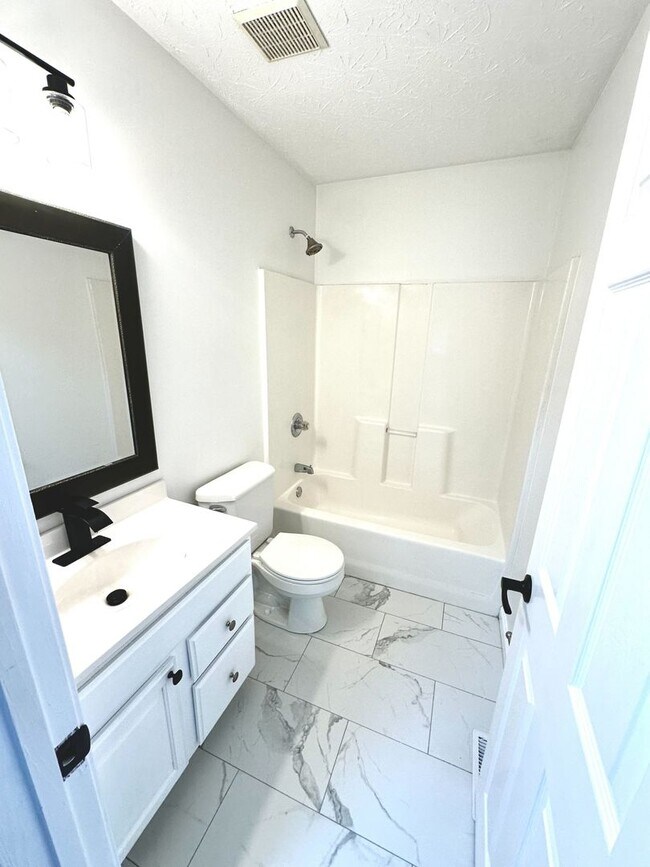 Building Photo - 118 Seattle Slew St