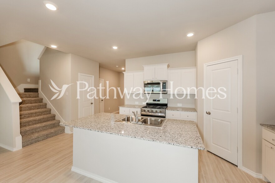 Building Photo - 908 Birch Dr