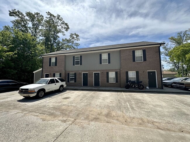 Building Photo - Tracy Lane-855