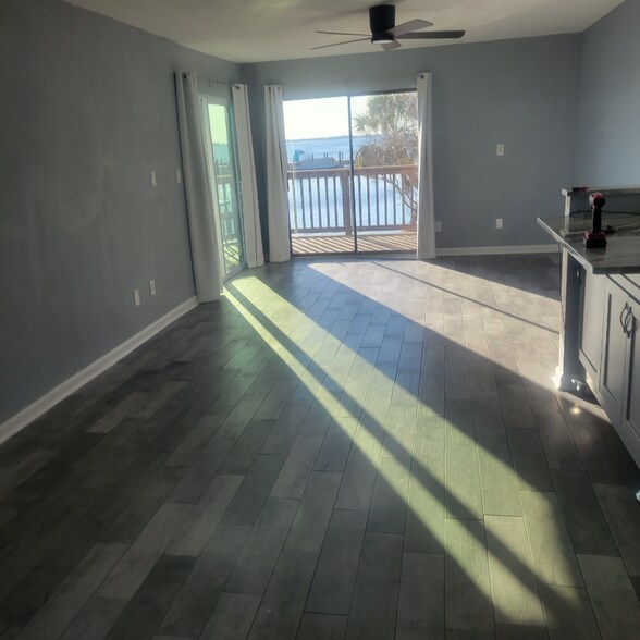 Building Photo - 308 Miracle Strip Pkwy SW