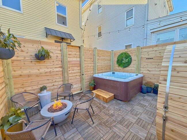 Building Photo - 136 Main St