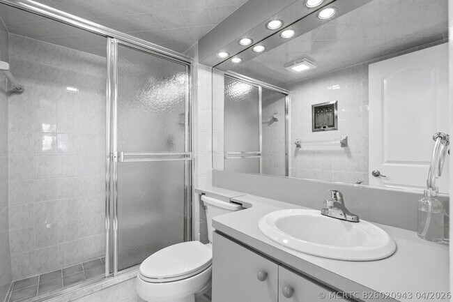Building Photo - 581 Blue Heron Dr