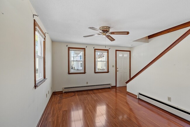 Building Photo - 31 Blossom St