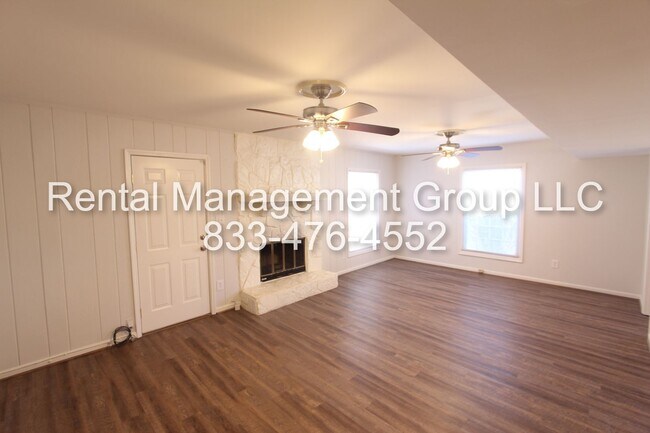 Building Photo - Newly Updated 3BR 2.5BA Townhome in Most C...