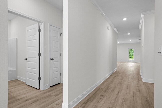 Building Photo - 125 Emarie Grey Cir