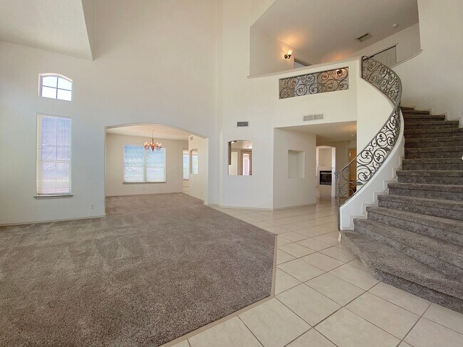 Building Photo - West El Paso LARGE 4bed/3.5bath 3 Car Garage Home-VIEWS!