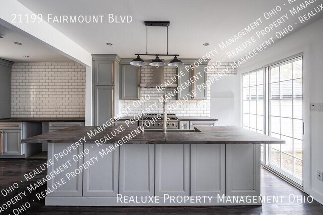 Building Photo - 21199 Fairmount Blvd