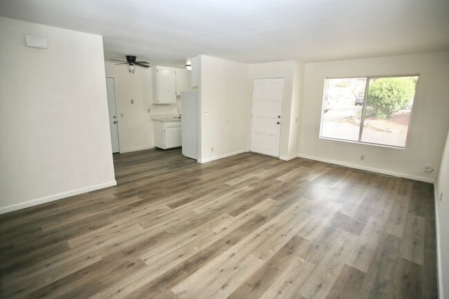 Building Photo - 1392 Helix St