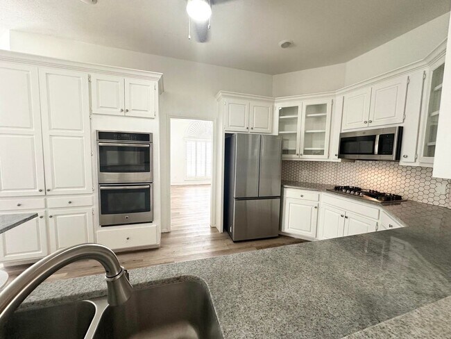 Building Photo - Gorgeous Home For Rent