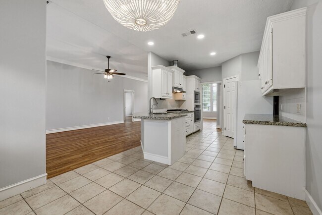 Building Photo - 909 Katie Ln