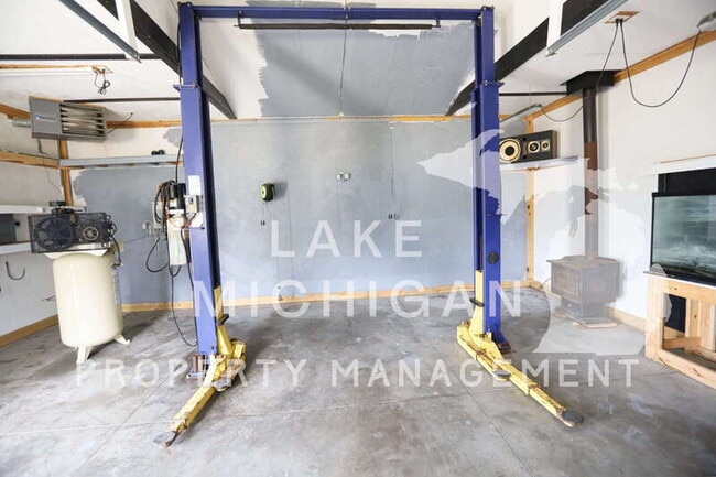 Building Photo - 1028 Rosewood St