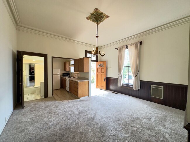 Building Photo - 190 W K St