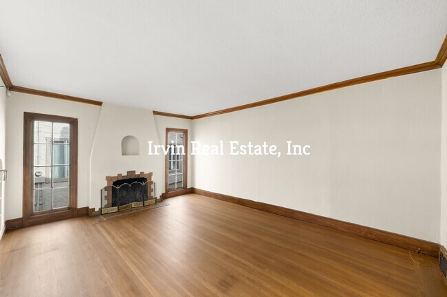 Building Photo - Nice 3 Bedroom and 2 Bath House with Backyard