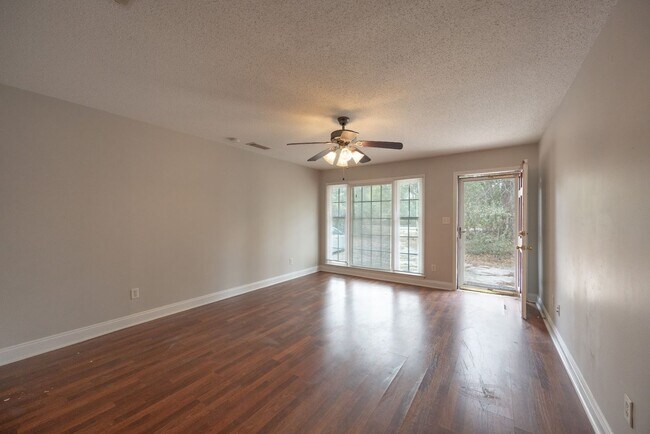 Building Photo - 315 Brannen St