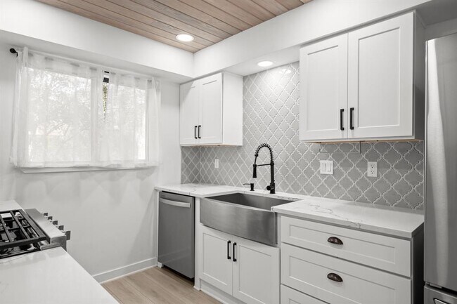 Building Photo - 5504 Kings Hwy