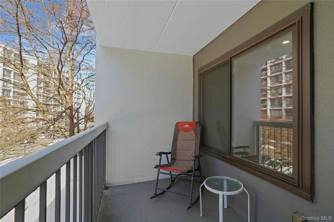 Building Photo - 400 High Point Dr