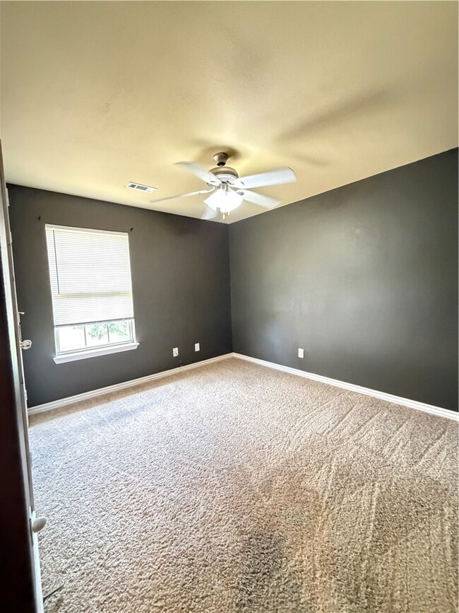 Building Photo - 603 SW Loudon Dr