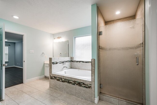 Building Photo - 5914 Shadow Creek Ct
