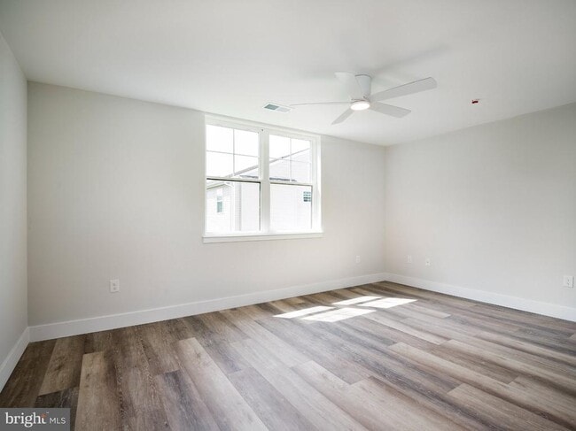 Building Photo - 303 Fountain St