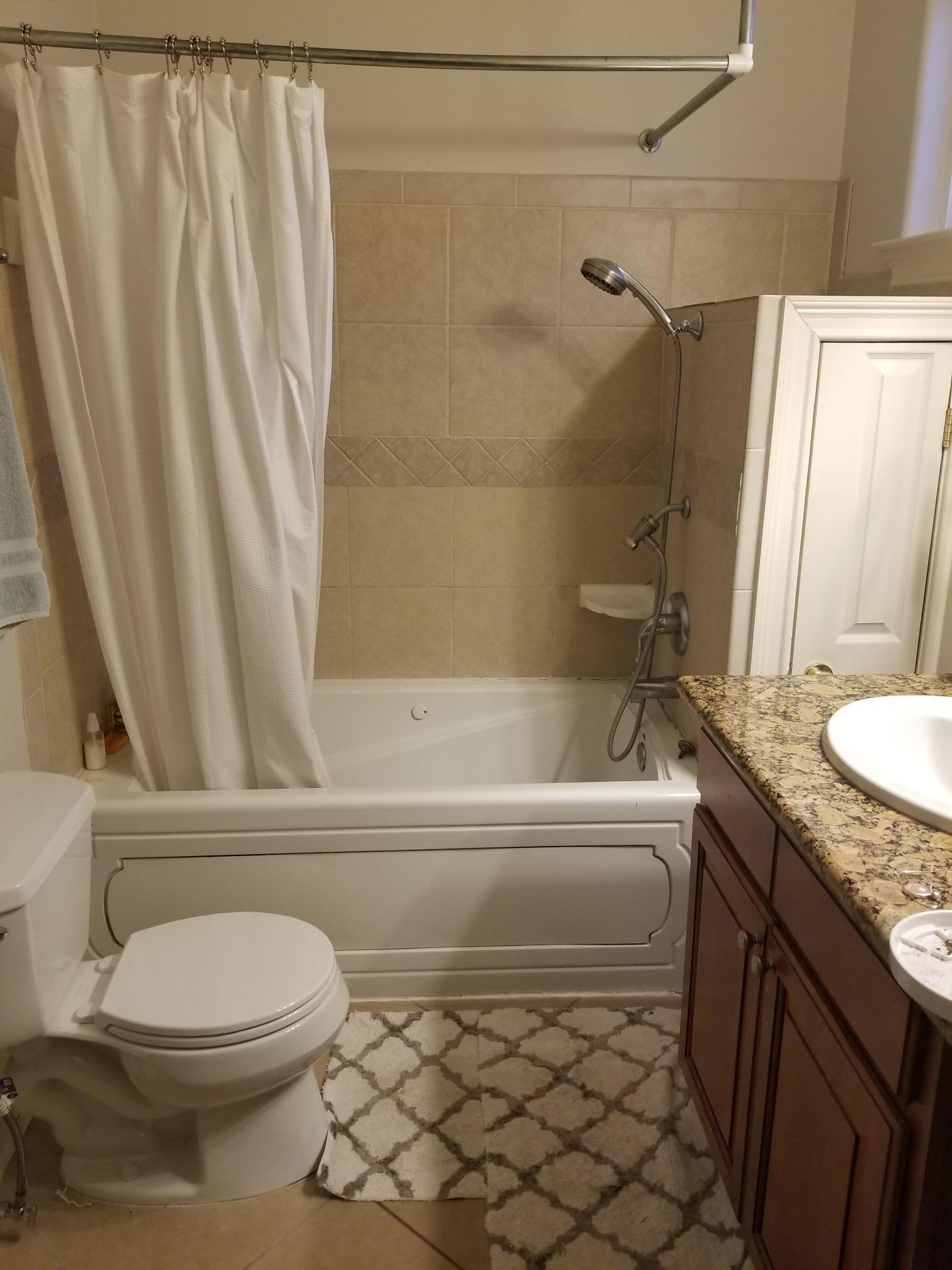 Master bath with whirlpool tub - 1023 General Taylor
