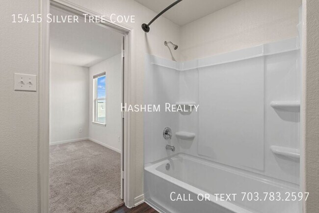 Building Photo - 15415 Silver Tree Cove