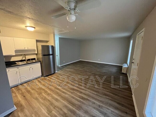 Building Photo - 4915 Saddlebrook Ln